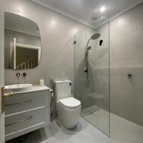 Transforming Bathrooms in Daceyville: Jim’s Bathrooms & Resurfacing Miranda