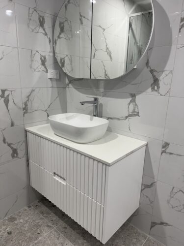 St Kilda West Bathroom Renovation: By Jim’s Bathrooms Melbourne